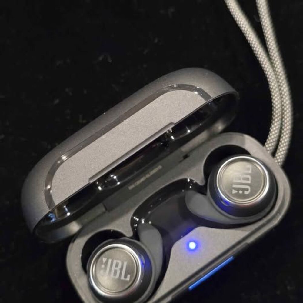 JBL Noise canceling earbuds